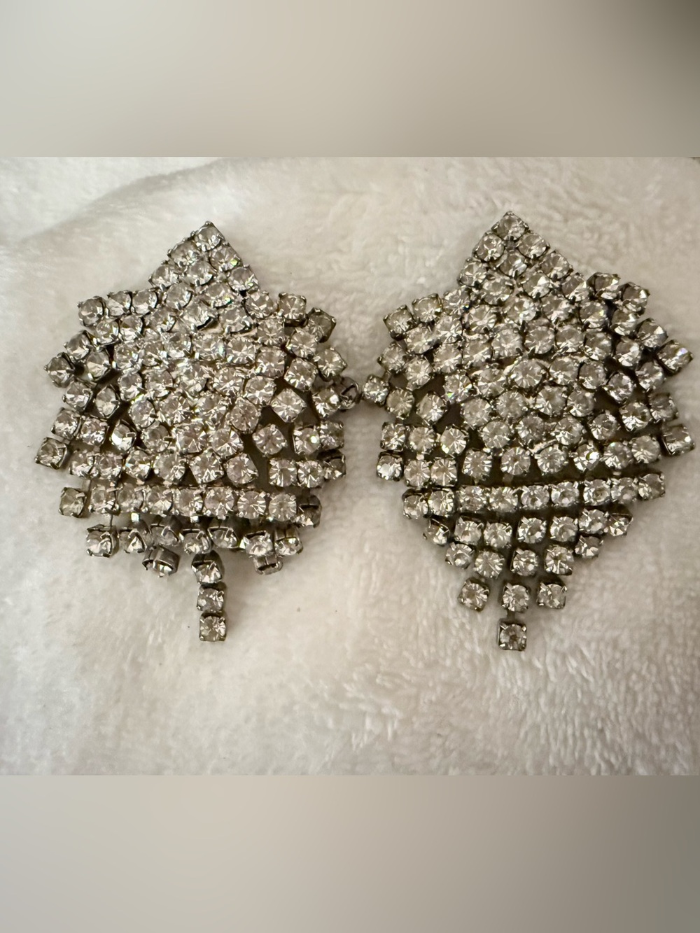 Beautiful vintage rhinestone waterfall clip-on earrings,